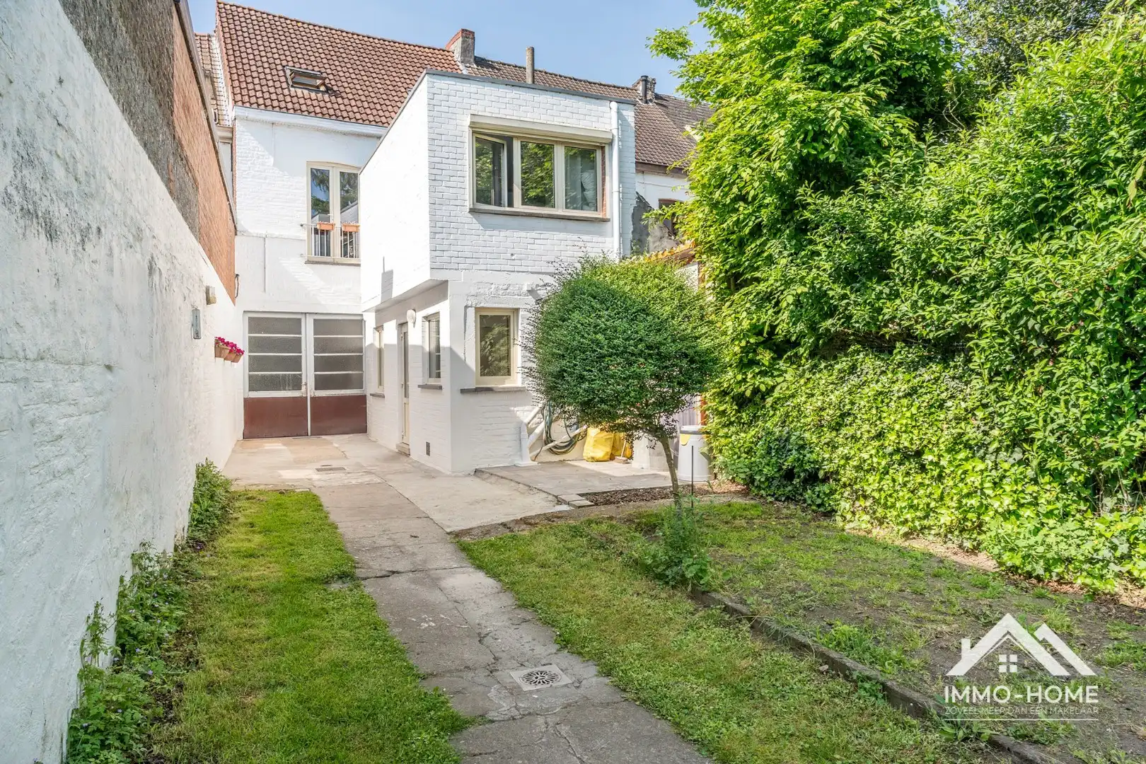 Instapklare woning met polyvalente ruimte en vrijstaande garage!  foto 2
