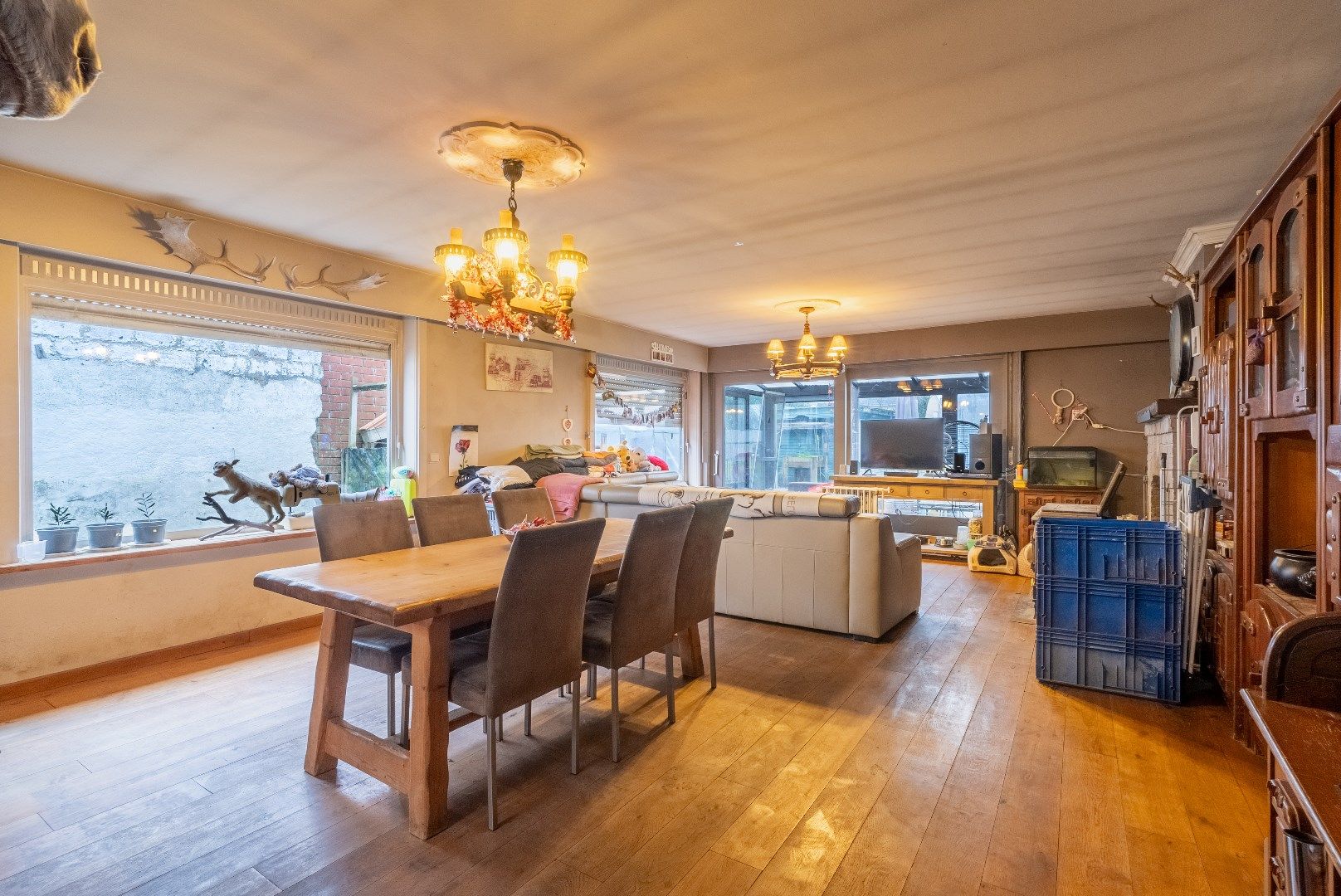 Te renoveren woning met 4 slaapkamers en garage foto 4