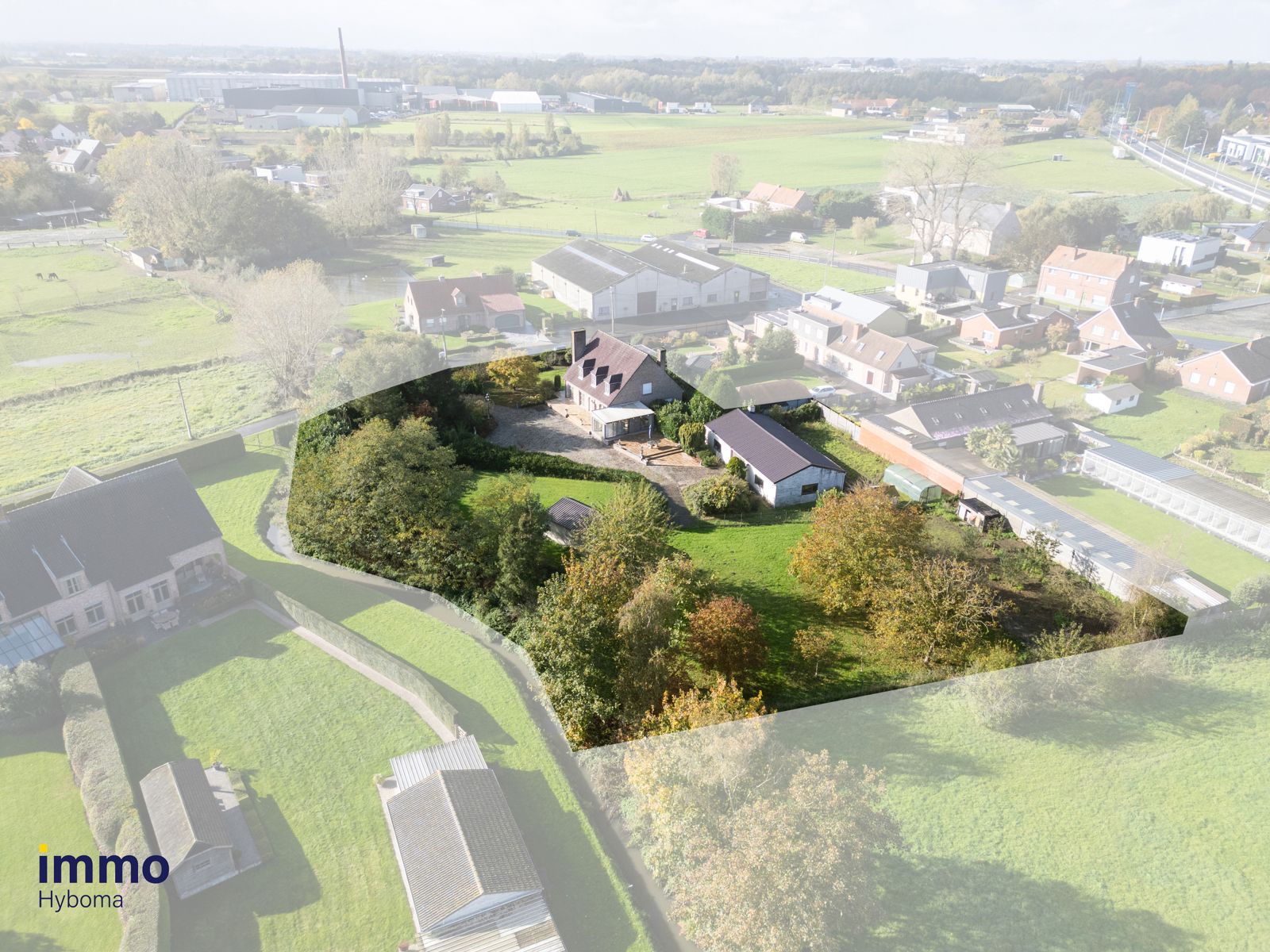 Idyllisch gelegen villa op 3598 m² met garage voor 6 wagens foto 20