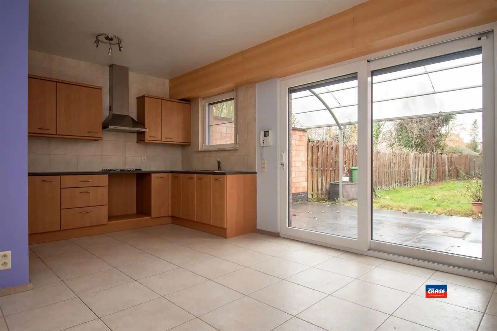 Volledig gerenoveerde woning met 2 slpks en mooie tuin foto 5