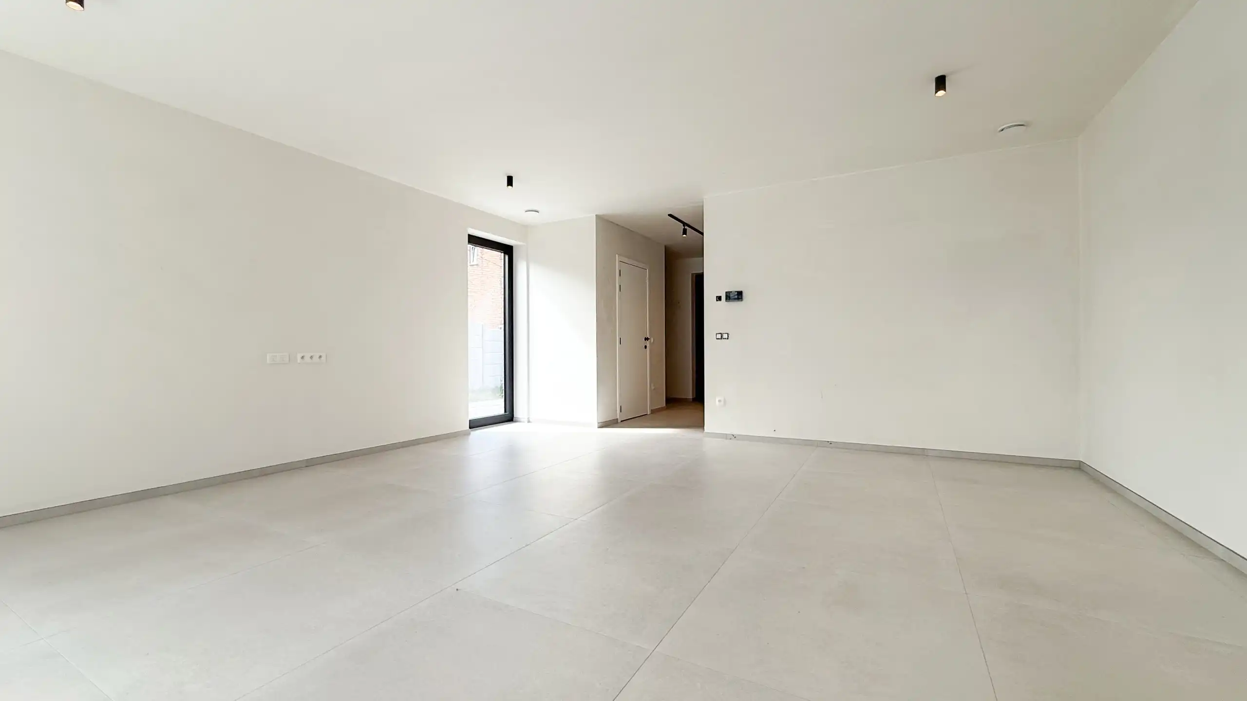 Kwalitatief afgewerkte nieuwbouwwoning op centrale ligging! foto 15