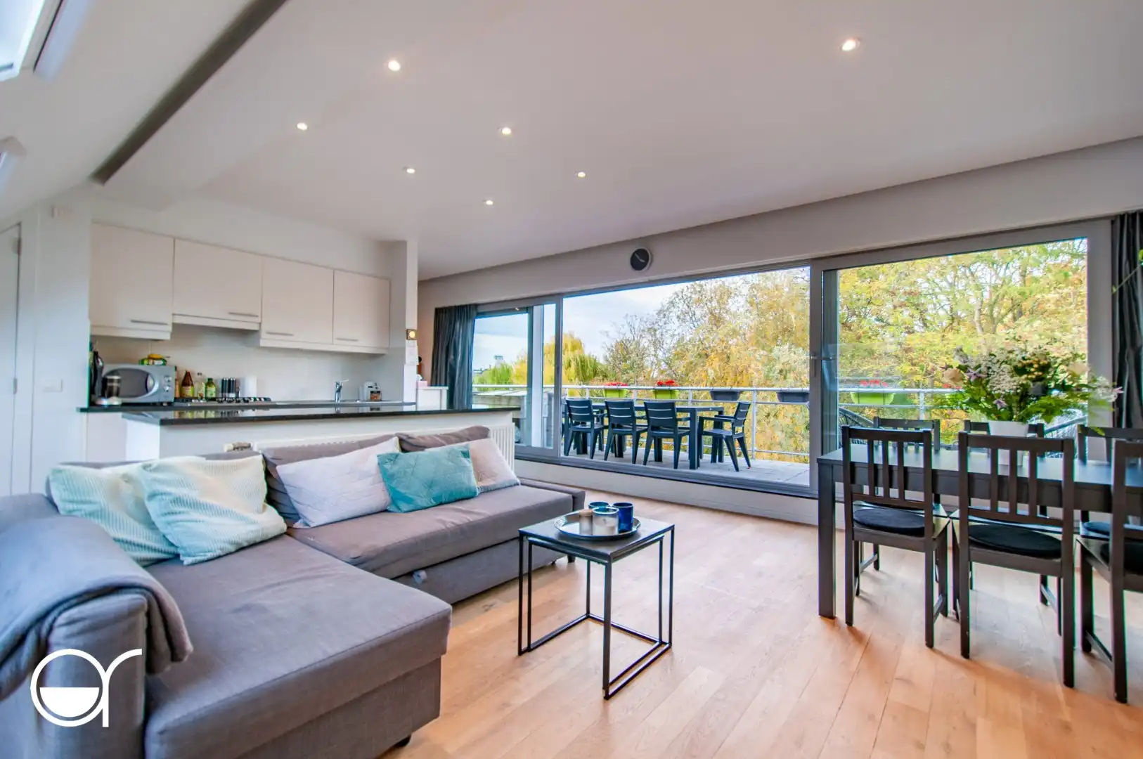 Lichtrijk één-slaapkamerappartement op de derde verdieping met prachtig uitzicht foto 5