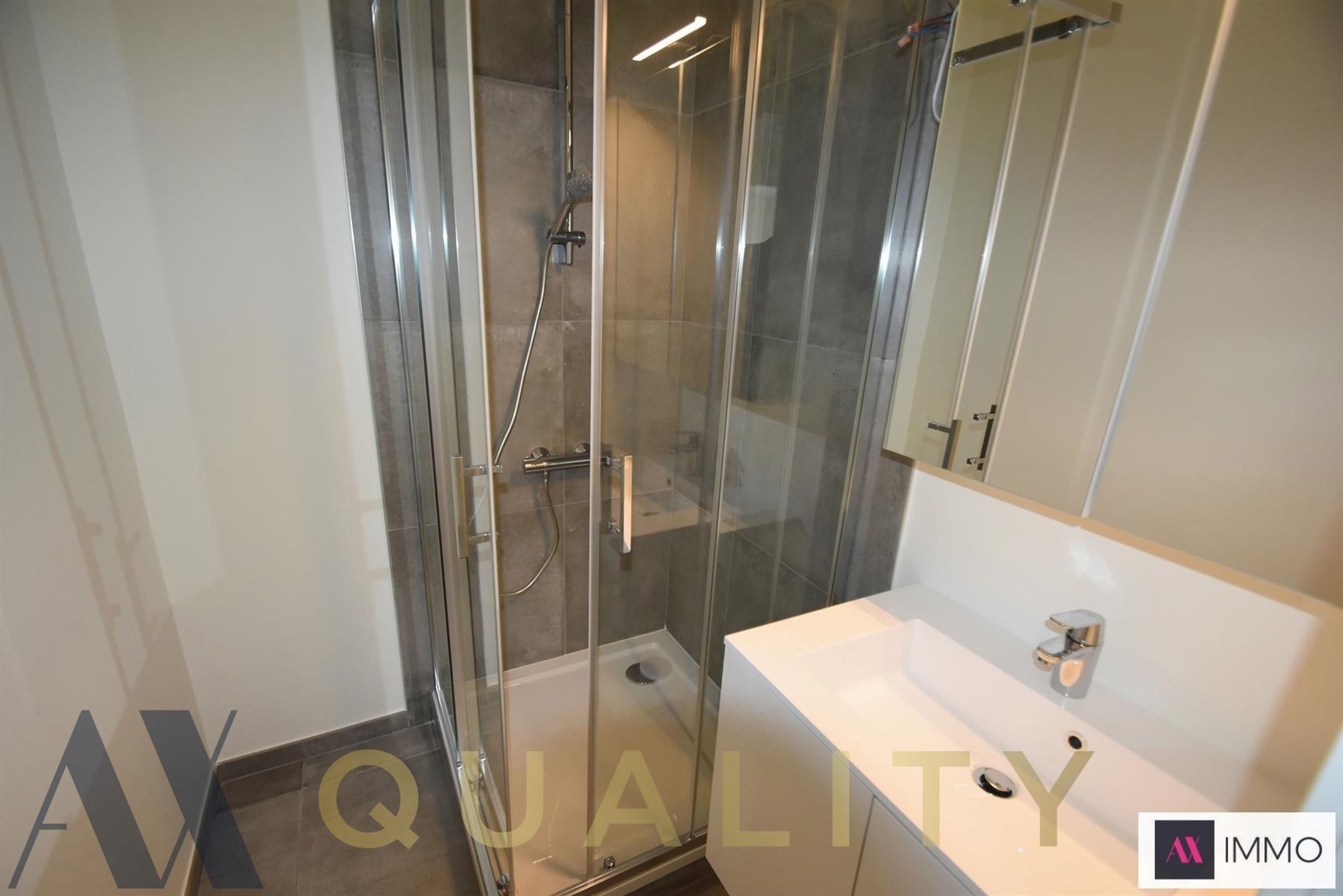 Recent 3 slpk. duplex appt. met  terr.,  2 autostpltsn., private berging, lift en gem. fietsenstalling foto 7