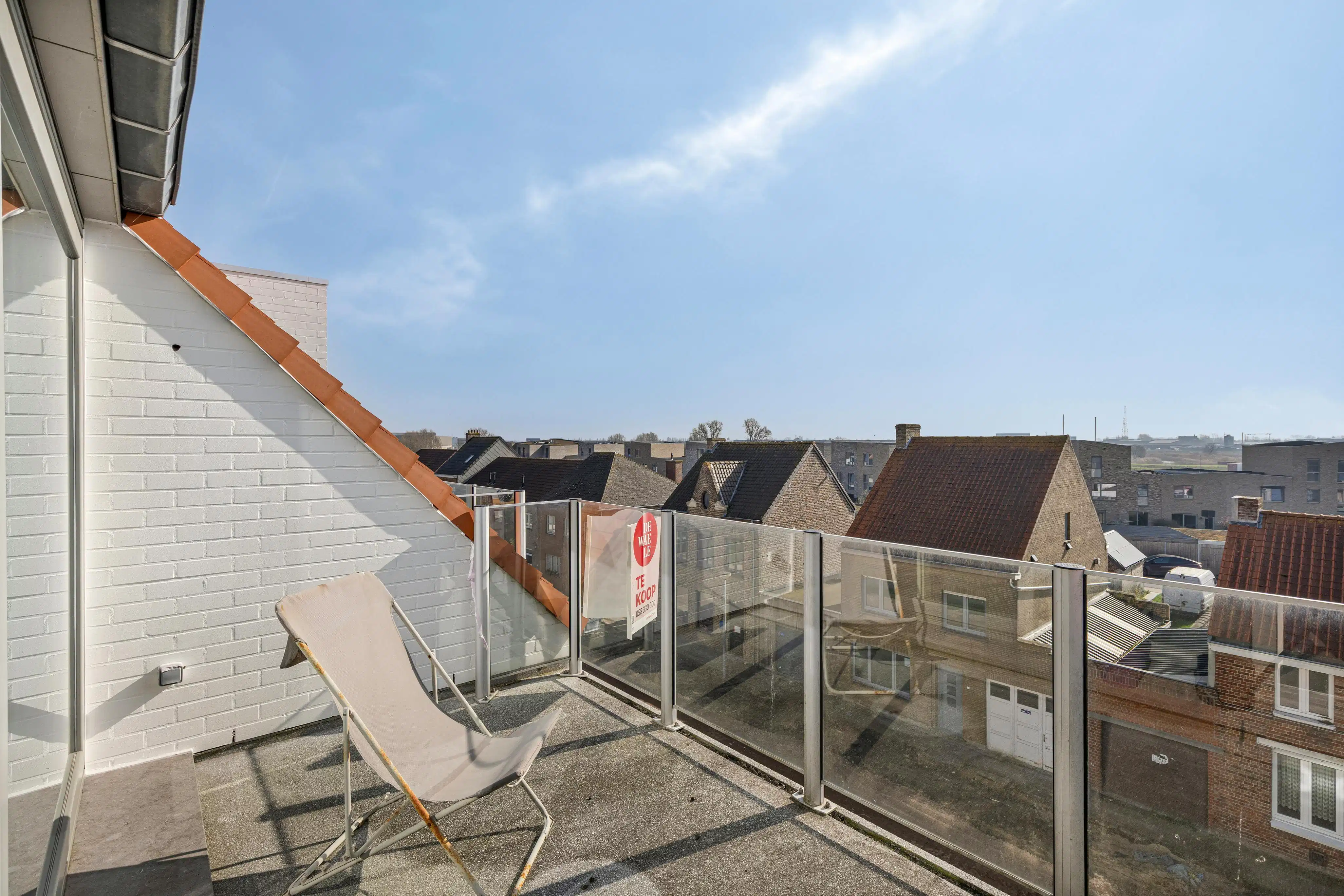 Lichtrijk appartement met 2 slaapkamers en twee terrassen. foto {{pictureIndex}}