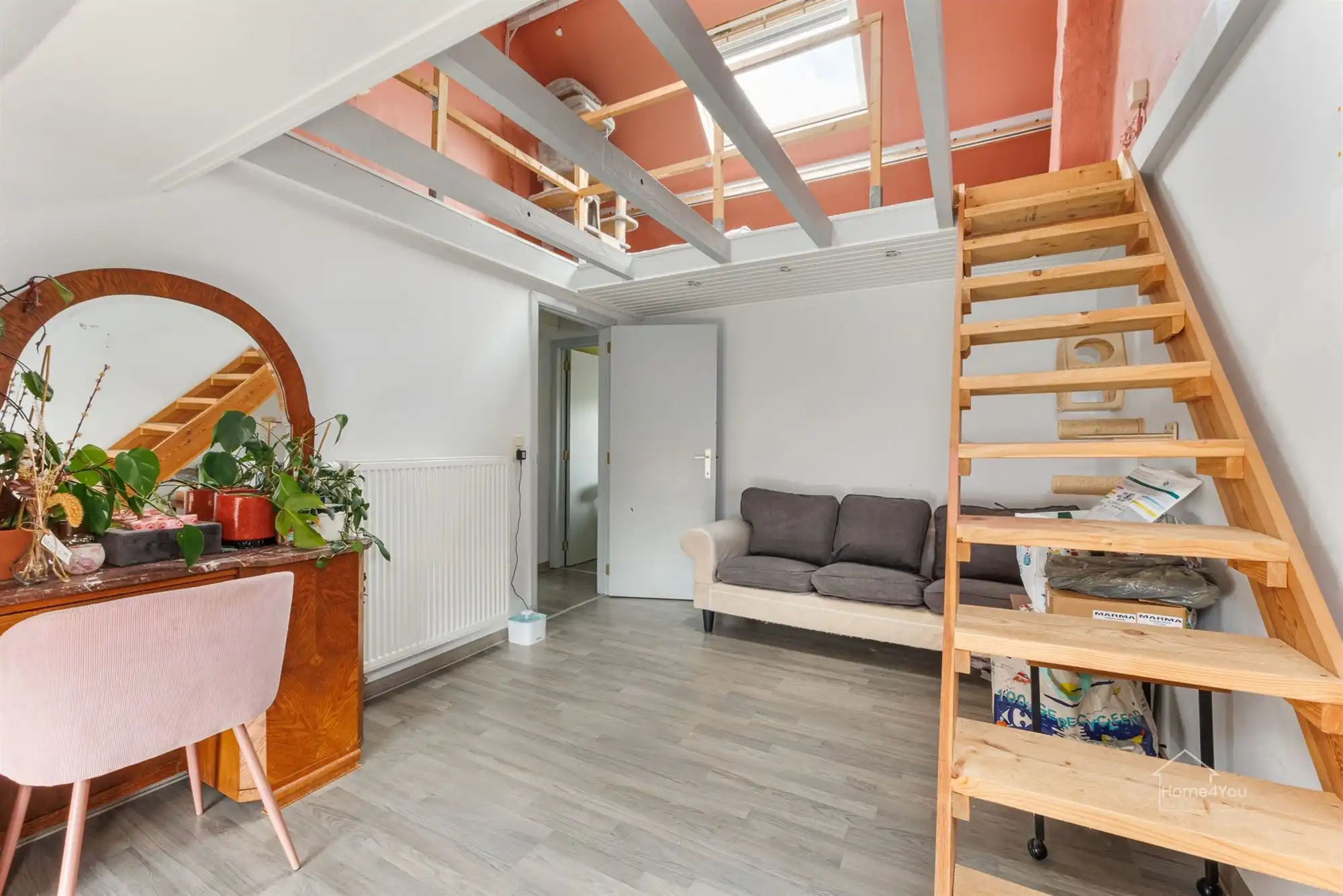 Instapklaar rijhuis met 2 slpk, vernieuwde keuken & badkamer foto 14