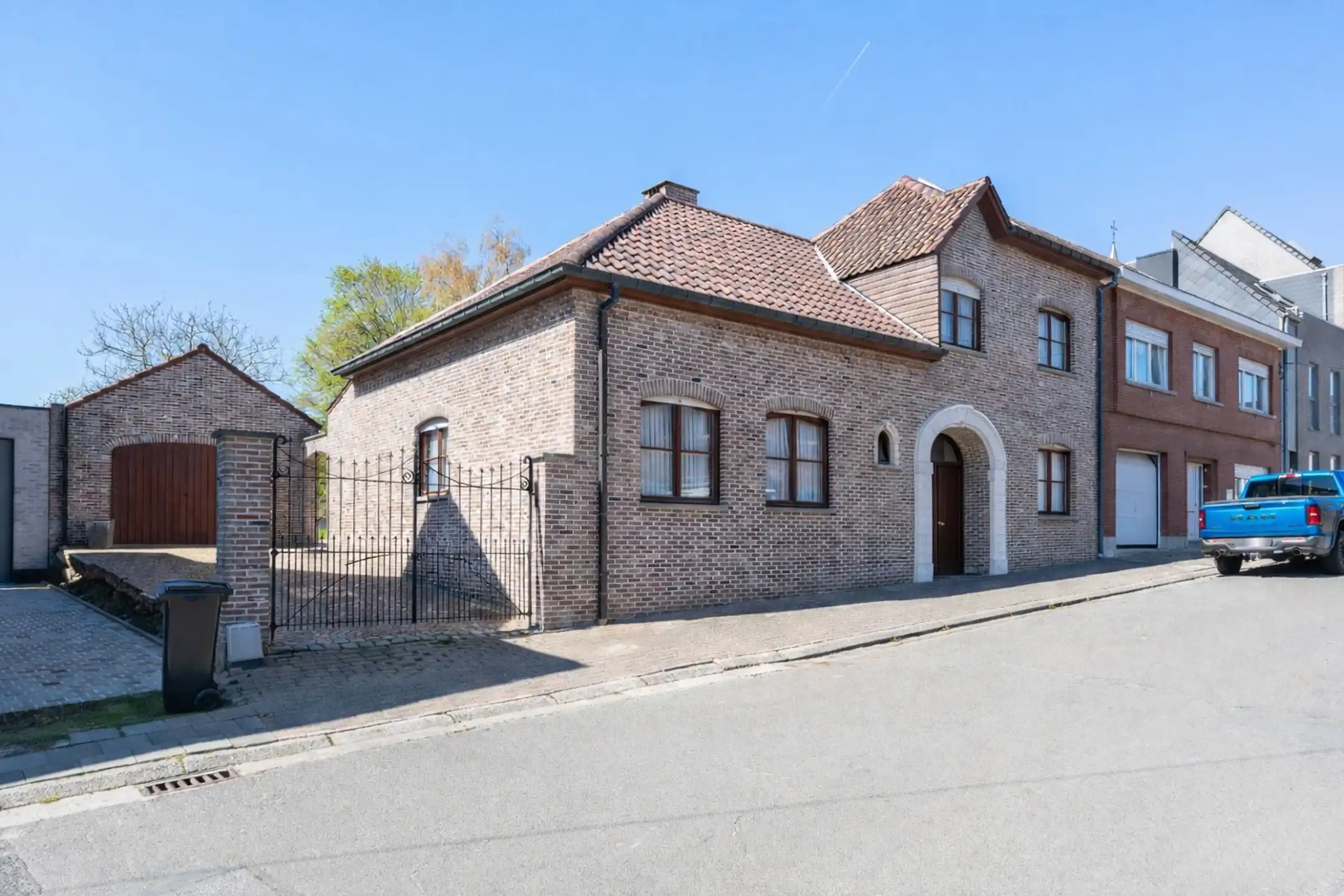 Hoofdfoto van de publicatie: Gezellige 3-gevelwoning nabij dorpskern Iddergem
