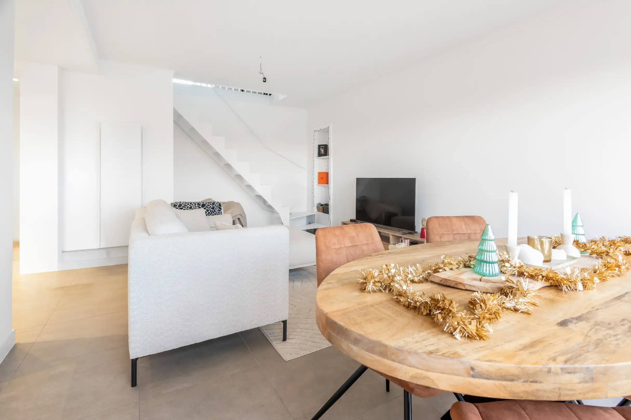 Prachtig gerenoveerd duplexappartement met groot zonneterras en open zicht, gelegen vlakbij de Zoutelaan en de Dumortierlaan. foto 7