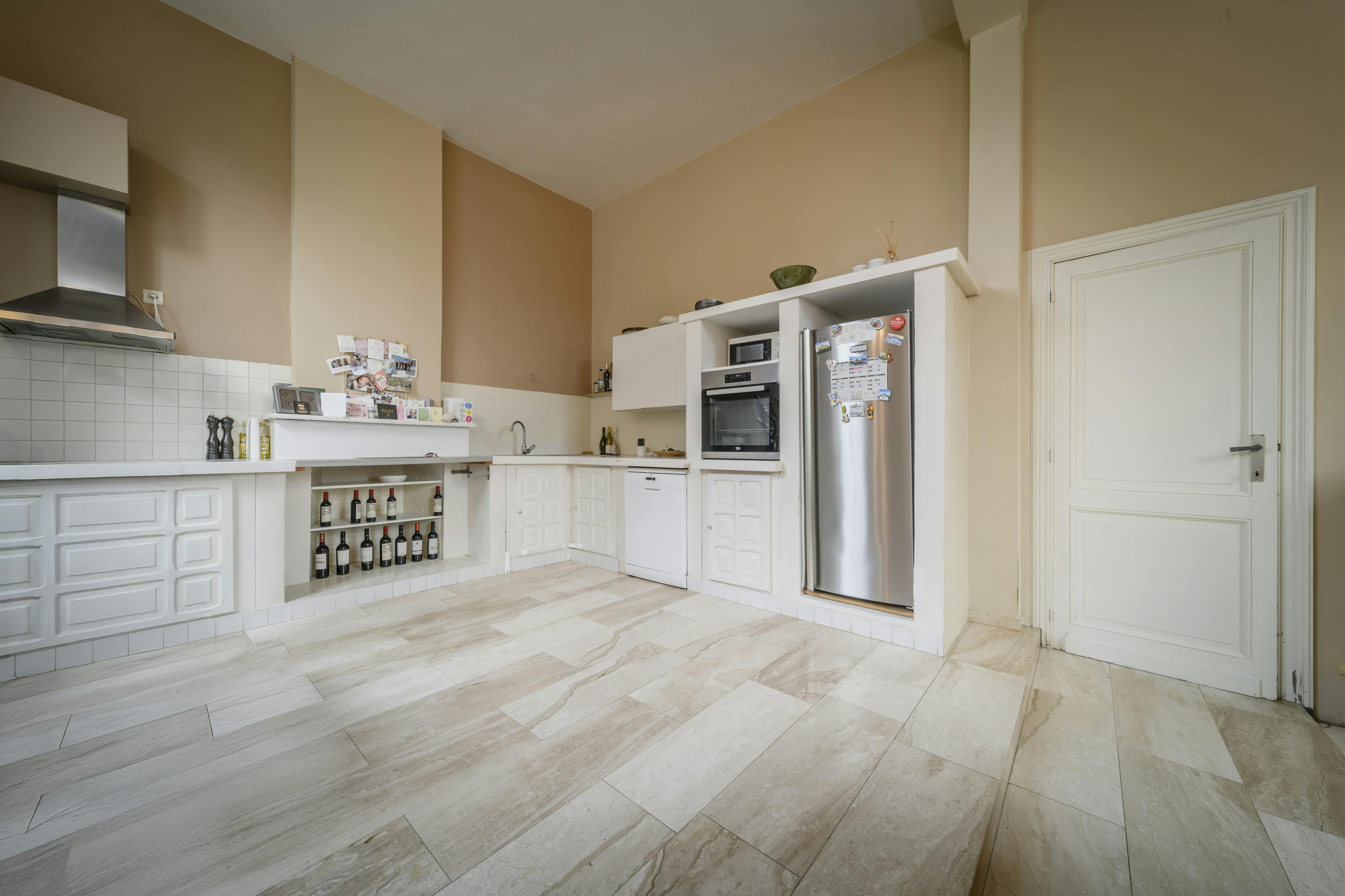 Authentieke herenwoning met 5 slaapkamers, tuin en garage. foto 4