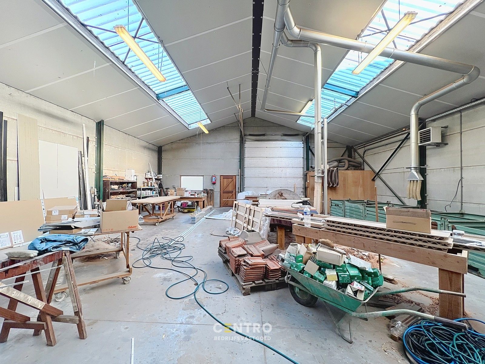 Zeldzame opportuniteit: LOODS/ATELIER 516 m² + ruime ALLEENSTAANDE woning 250 m² op rustig bedrijventerrein vlakbij Roeselare (EPC: A) ! foto 7