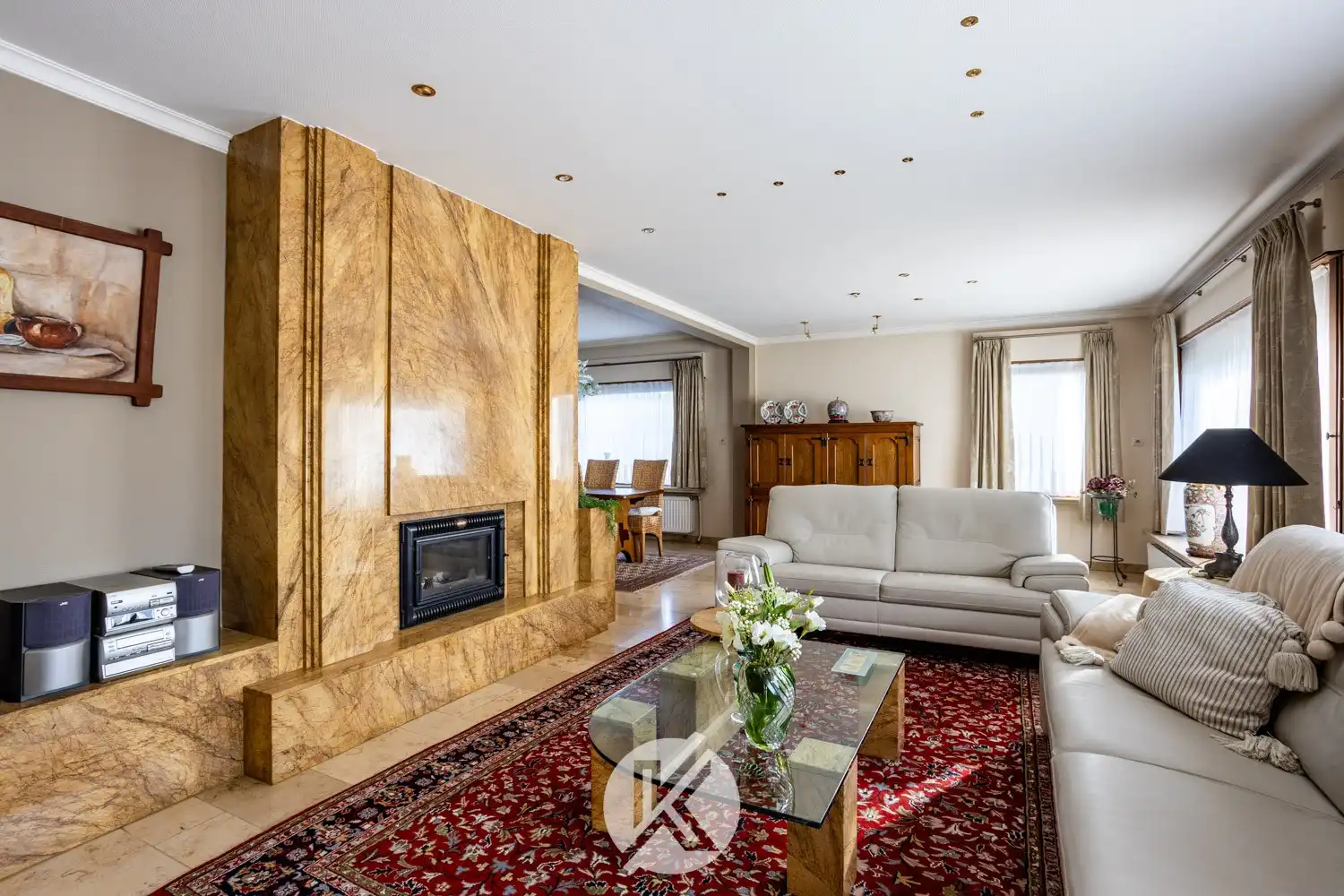 Robuuste, tijdloze villa met veel potentieel foto 6