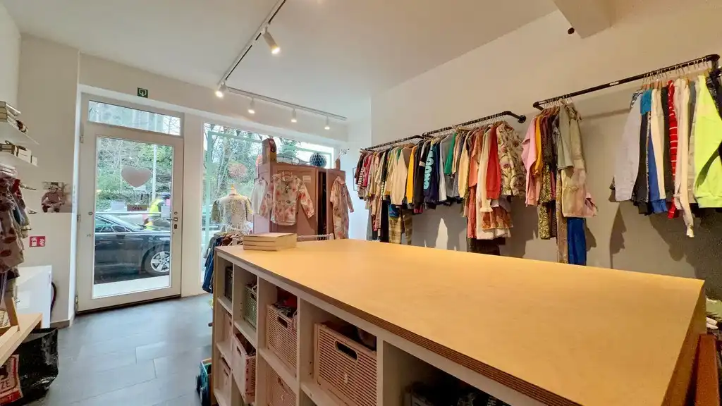 Handelsgelijkvloers te huur langs de Antwerpsesteenweg in Sint-Amandsberg (Gent) foto 3