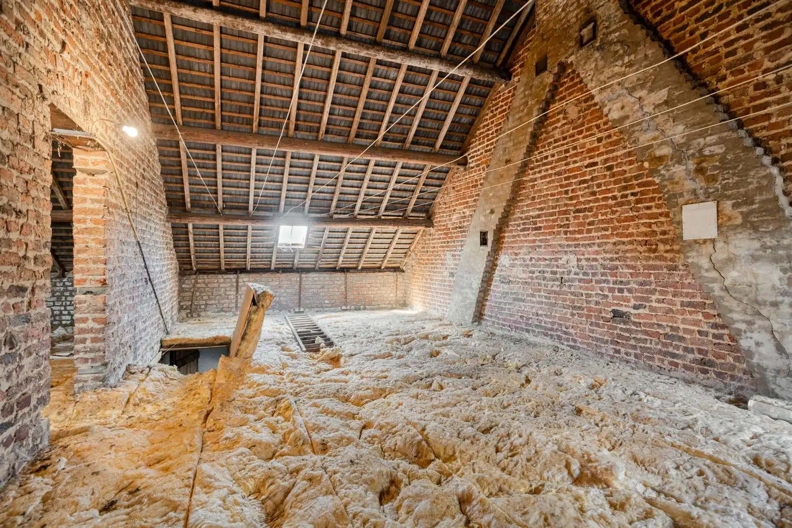 Openbebouwing met 5 slaapkamers garage en ruime tuin foto 16