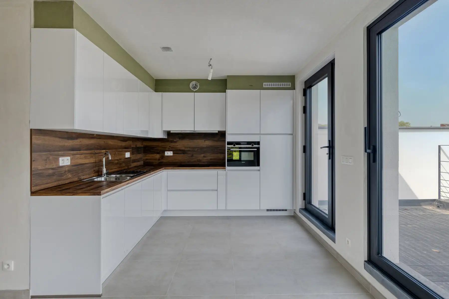 Nieuwbouw duplex appartement met ruim terras in het centrum foto 9