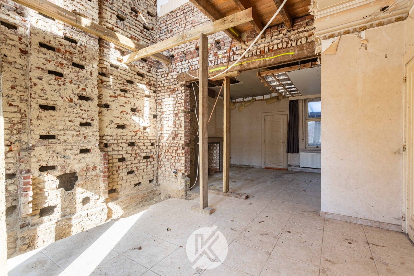 Veelbelovend renovatieproject in Mere foto 5