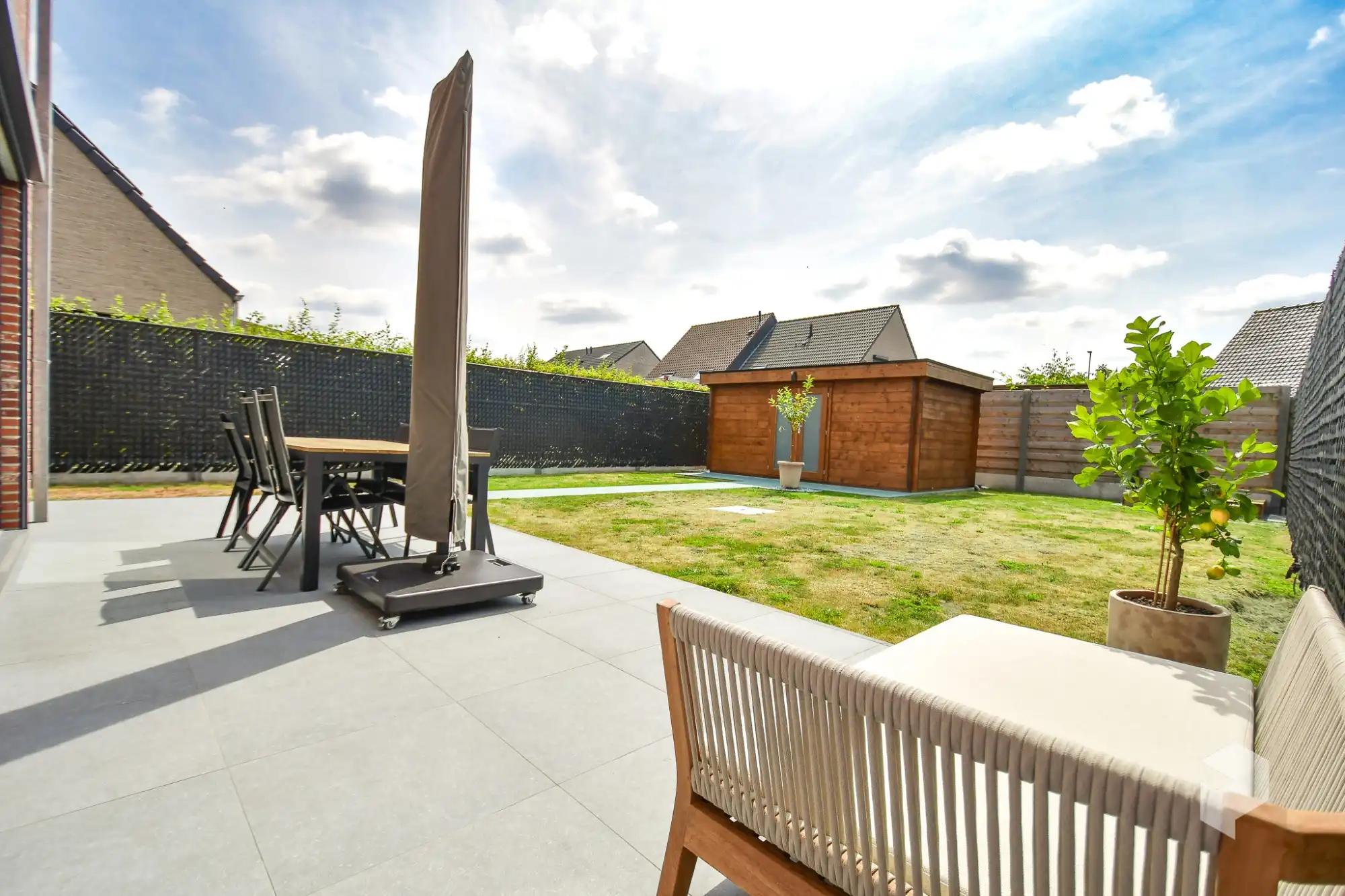 Recente (bj. 2023) royale woning  met 3 grote SLPK en tuin op uiterst rustige locatie (ENERGIELABEL A) foto 2