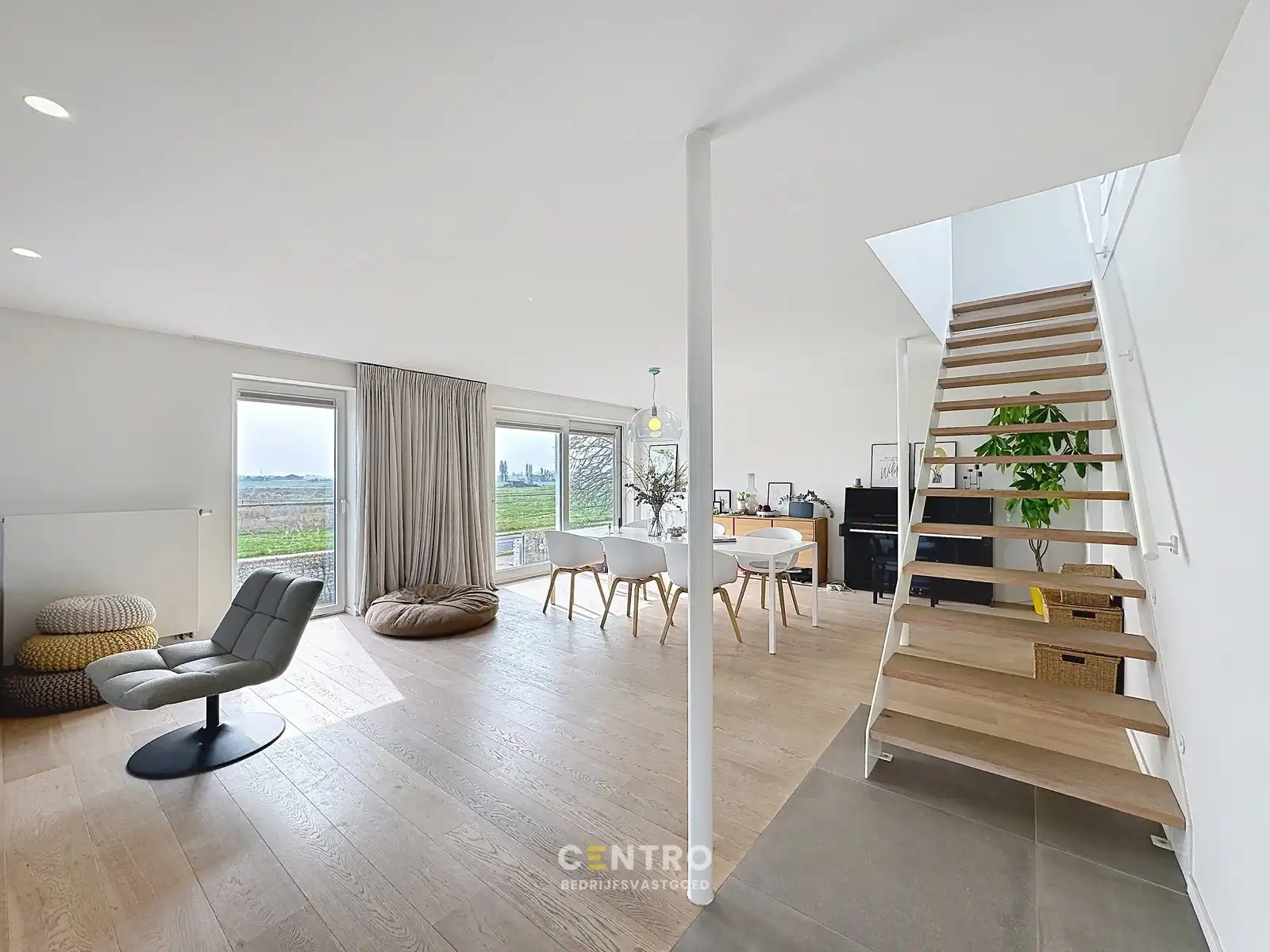 Modern en instapklaar WOON-WERKPAND met professionele ruimten, lichtrijk & ruim APPARTEMENT met zonneterras en aangelegde tuin. foto 17