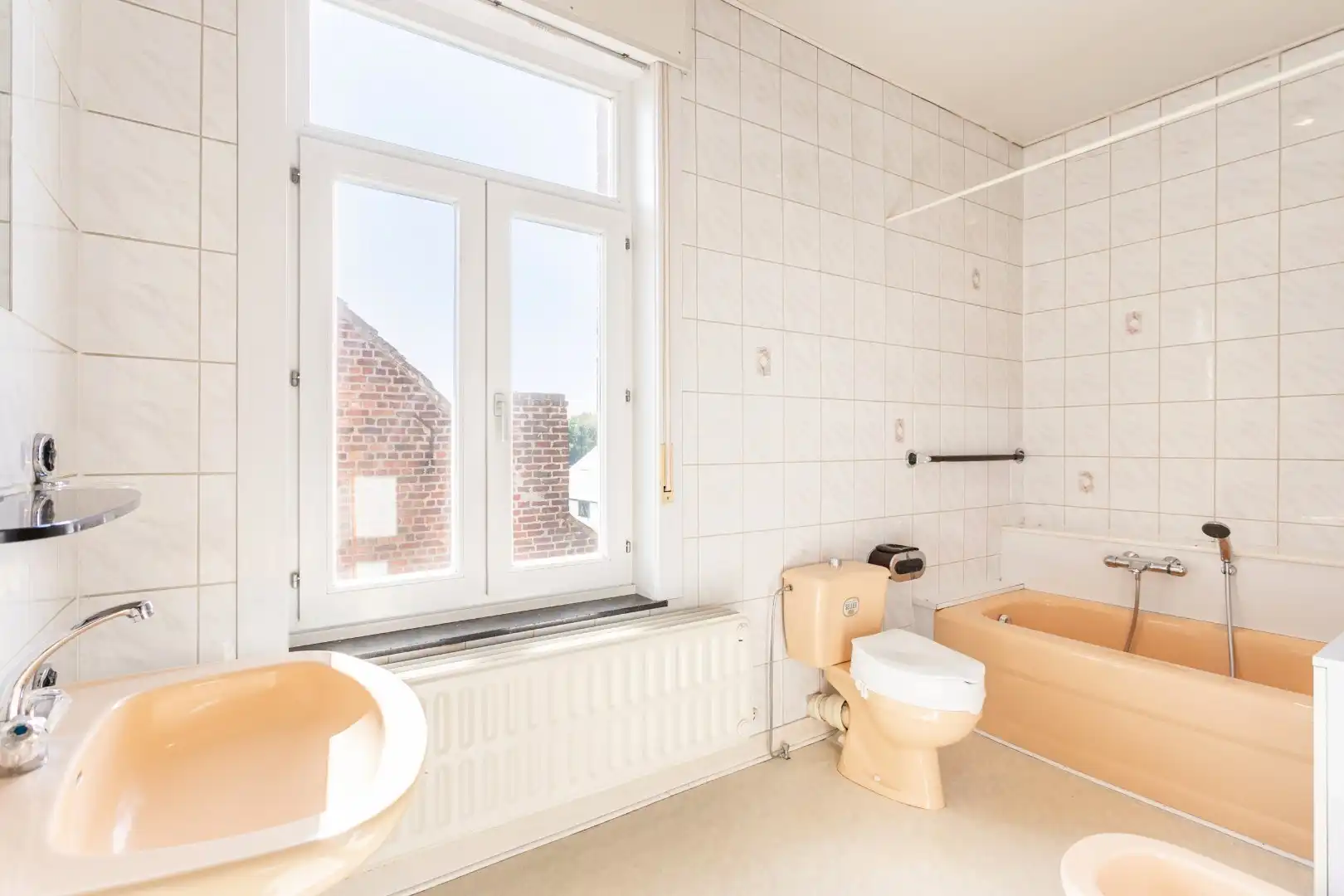 Karaktervol, te renoveren herenhuis met enorm potentieel te Gooik foto 17