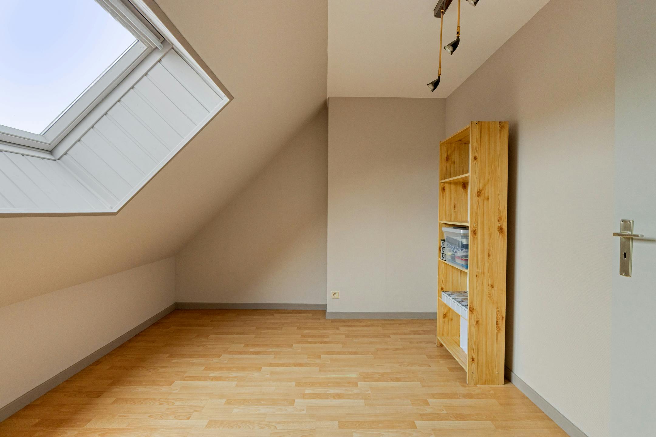 Instapklare gezinswoning met tuin en 4 slpk in Rumbeke foto 12