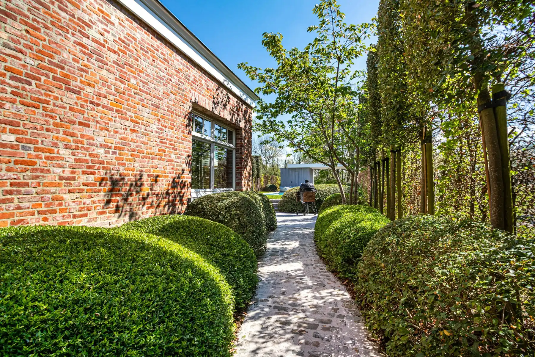 Exclusieve instapklare woning met zwembad en open groenzicht foto 4
