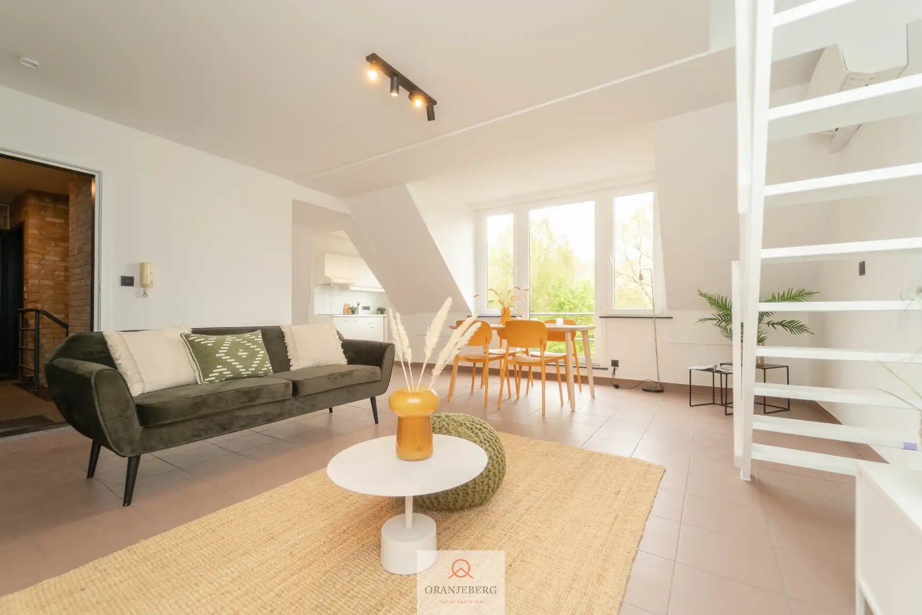 Instapklaar duplex-appartement Wondelgem! foto {{pictureIndex}}
