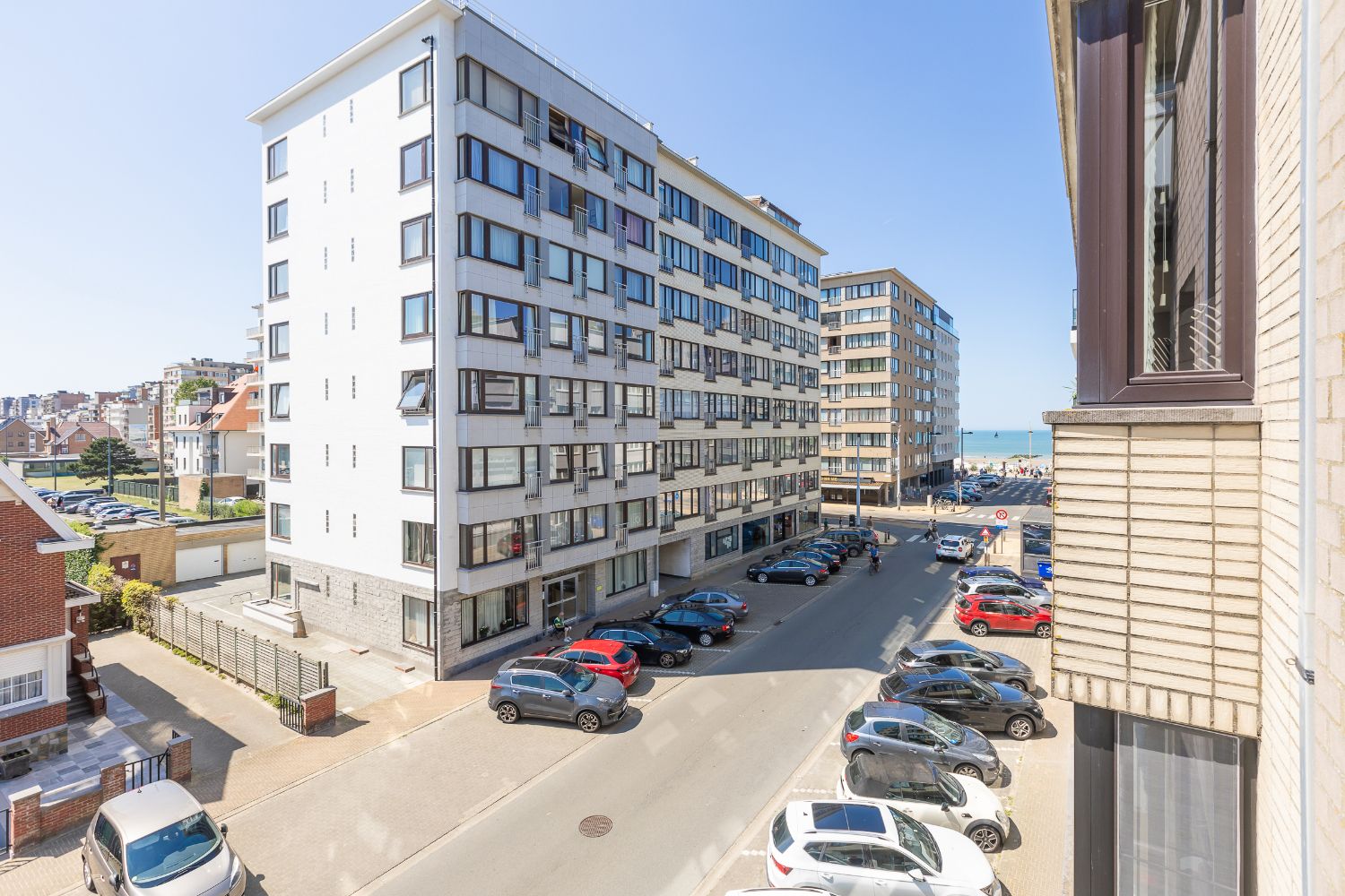 Knus 2 slaapkamer appartement met zonnig terrasje op vlakbij het strand en centrum. foto 3