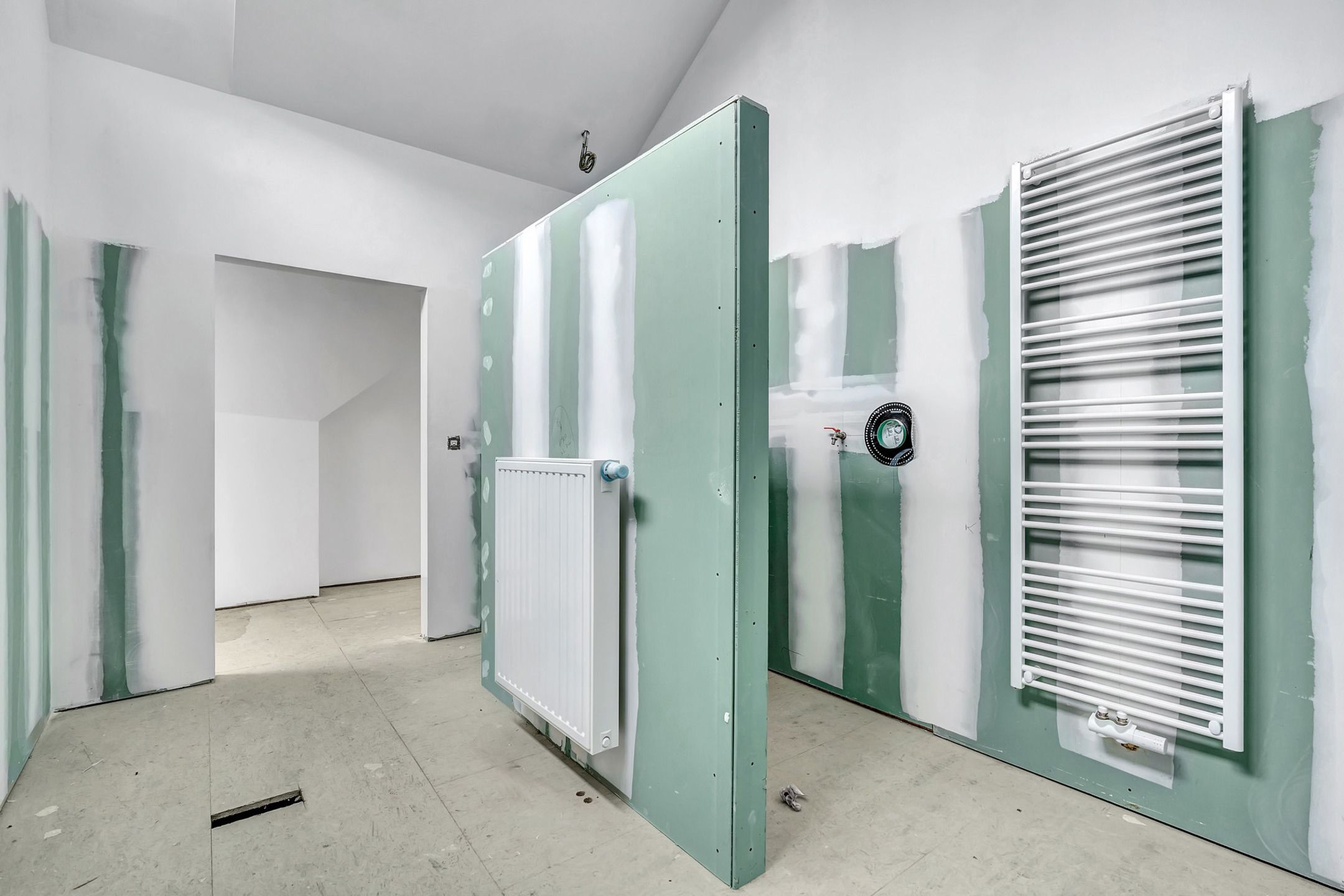 Goed gelegen opslagplaats met ruim af te werken appartement foto 17