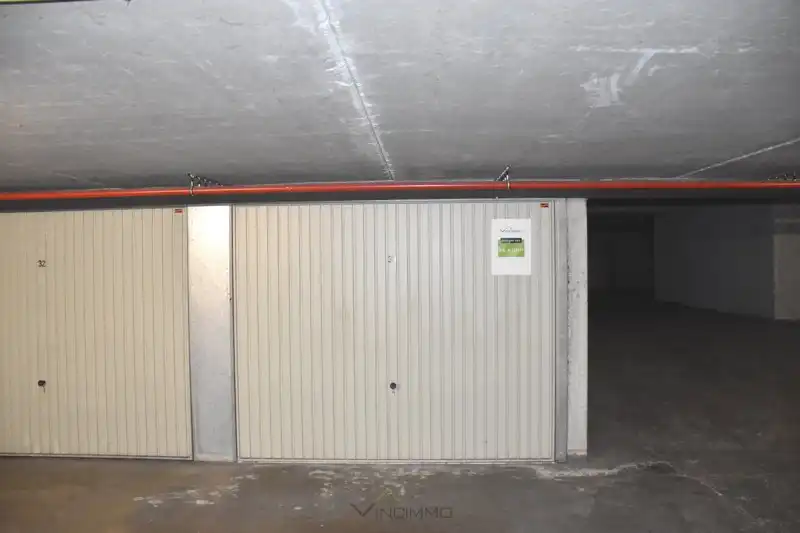 Praktische garagebox van Residentie Pentagon, gelegen aan Jozef Nellenslaan 73. foto 3