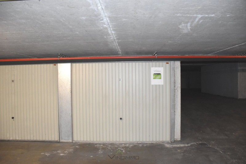 Praktische garagebox van Residentie Pentagon, gelegen aan Jozef Nellenslaan 73. foto 3