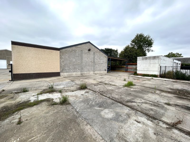 Goed gelegen magazijn met buitenopslag, overdekte opslagruimte en kantoor foto 5