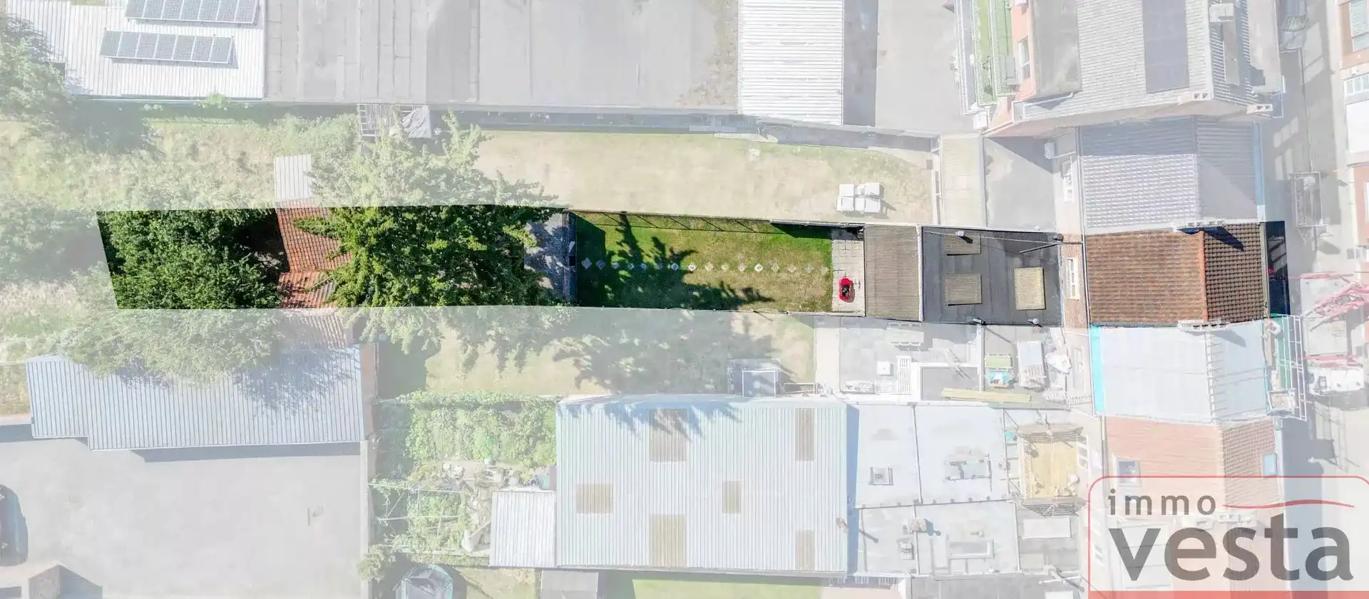 Ruime, te renoveren stadswoning met grote tuin foto 3