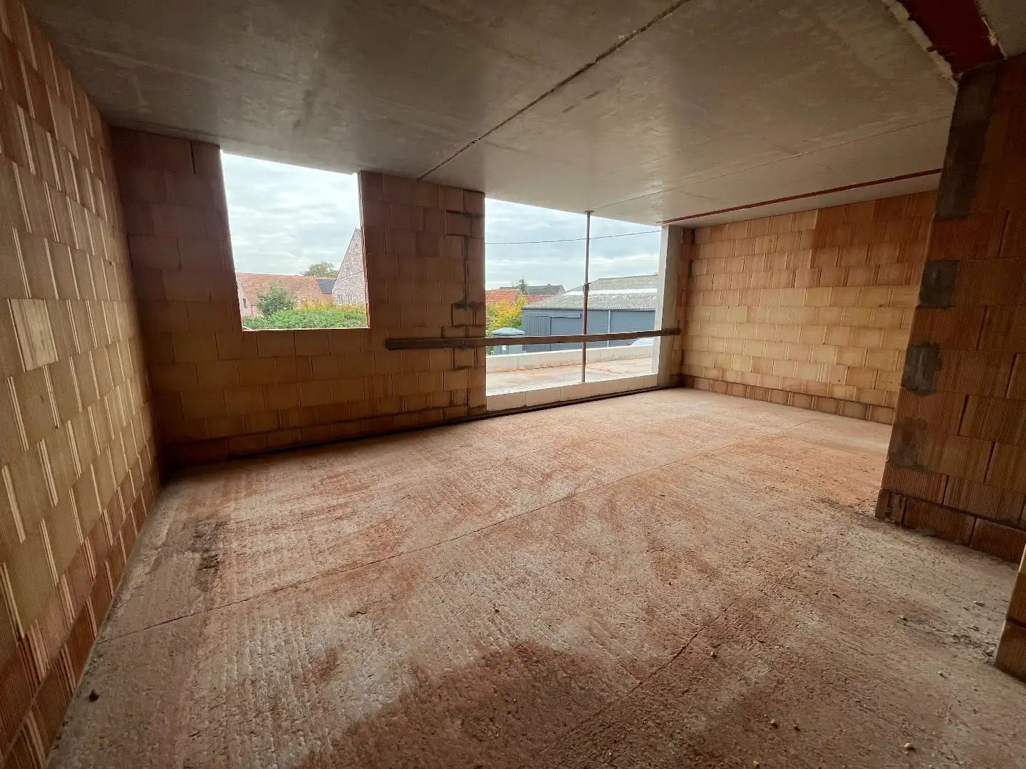 Nieuwbouwappartement met 2 slaapkamers en terras. foto {{pictureIndex}}