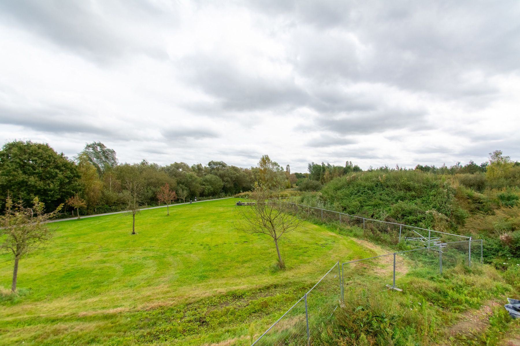 Rustig en comfortabel 3slpk appt. met zicht op park  foto 7