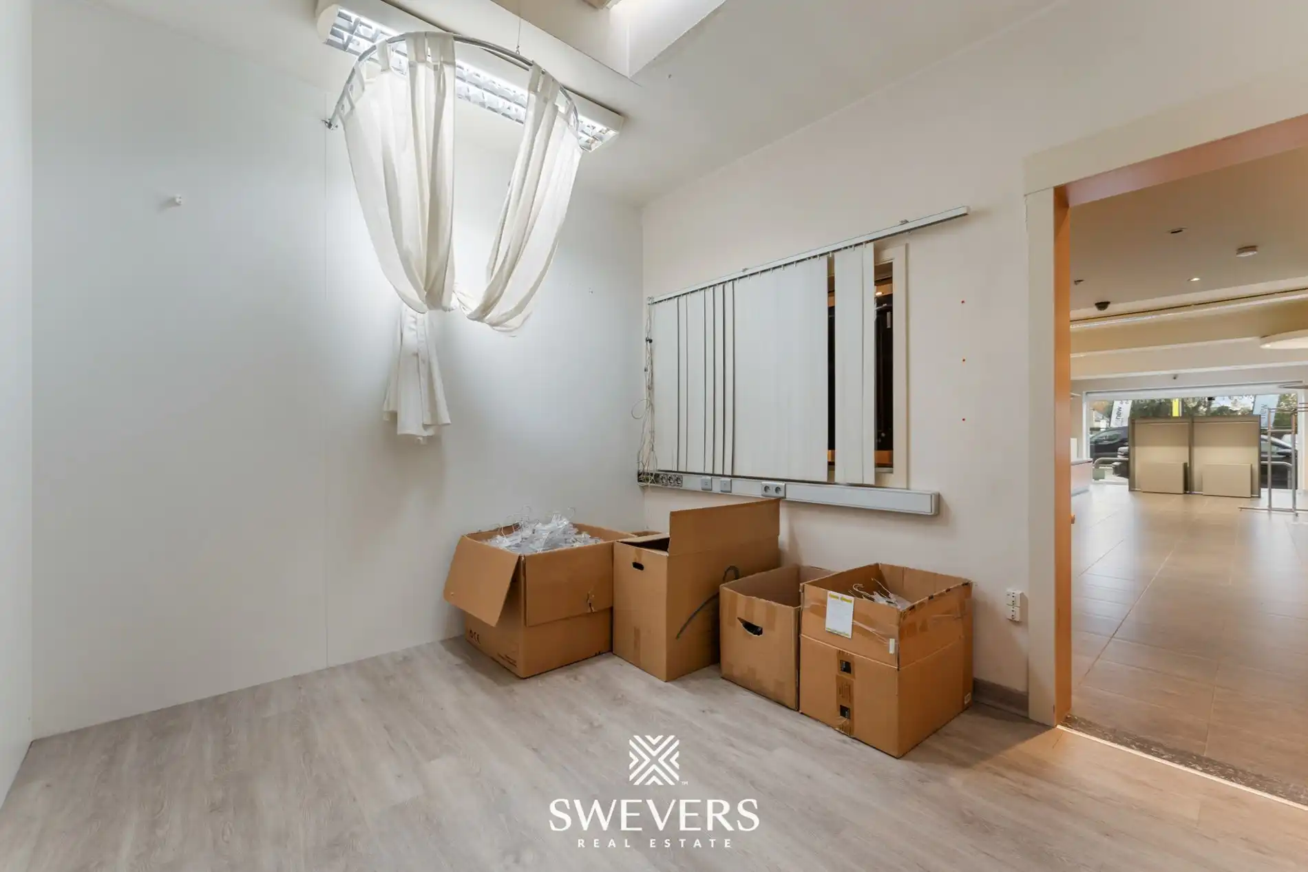 Opbrengsteigendom met handelspand, ruim appartement en uitbreidingspotentieel in hartje Heusden-Zolder foto 17