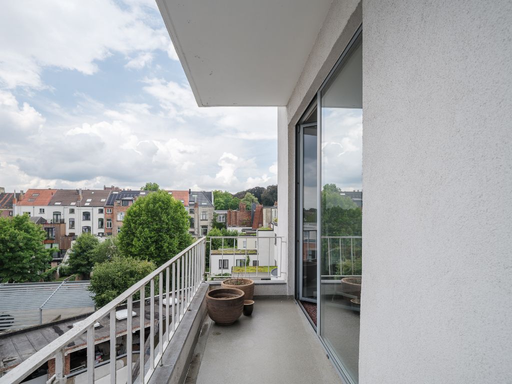 Ruim tweeslaapkamerappartement met verzicht nabij het Citadelpark en stadscentrum. foto 12