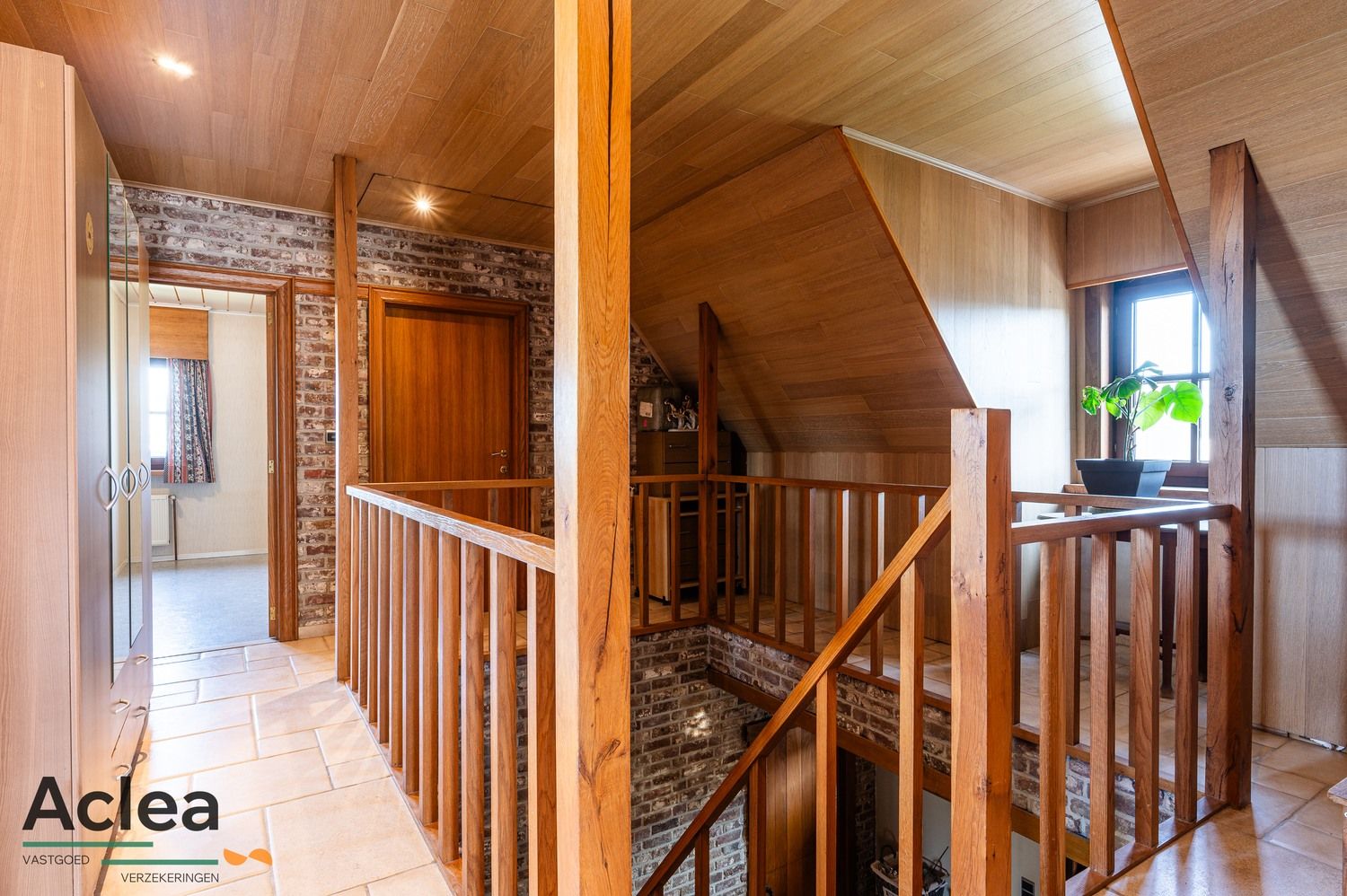 Rustig gelegen villa in landelijke stijl, omgeven door groen en natuur foto 17