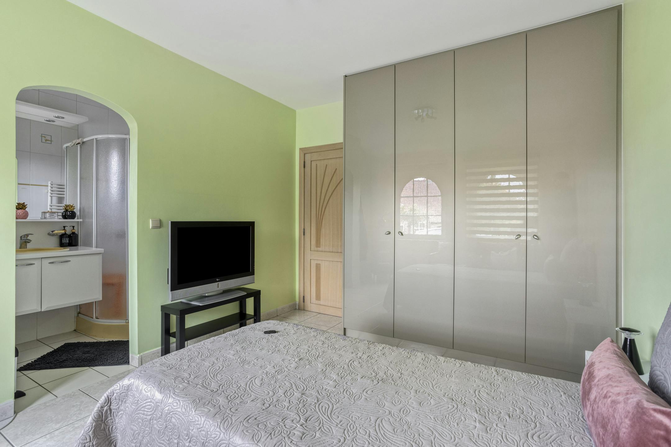 Gelijkvloerse villa op een centrale locatie in Brussegem foto 12