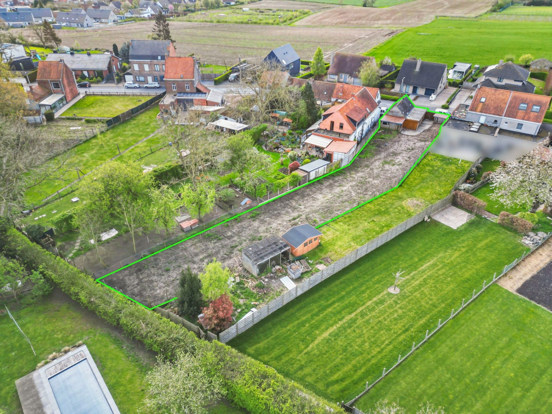 Bouwgrond in centrum Sint-Denijs foto {{pictureIndex}}