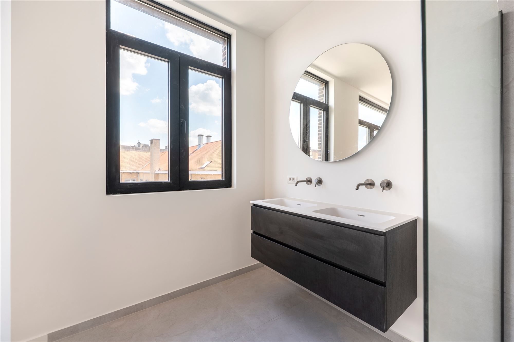 Gerenoveerde penthouse met ruim terras foto 16