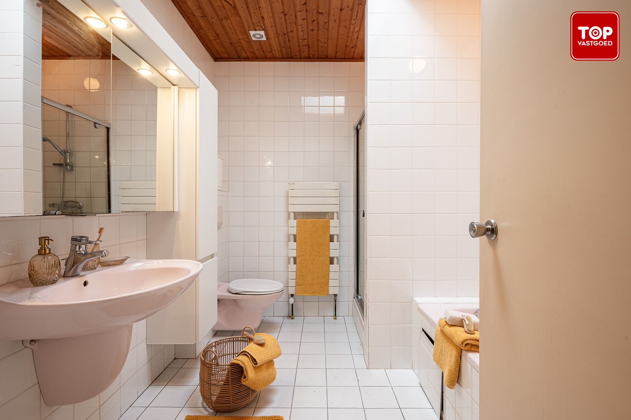 Ruime jaren zeventig villa in Mariakerke-Kolegem foto 15