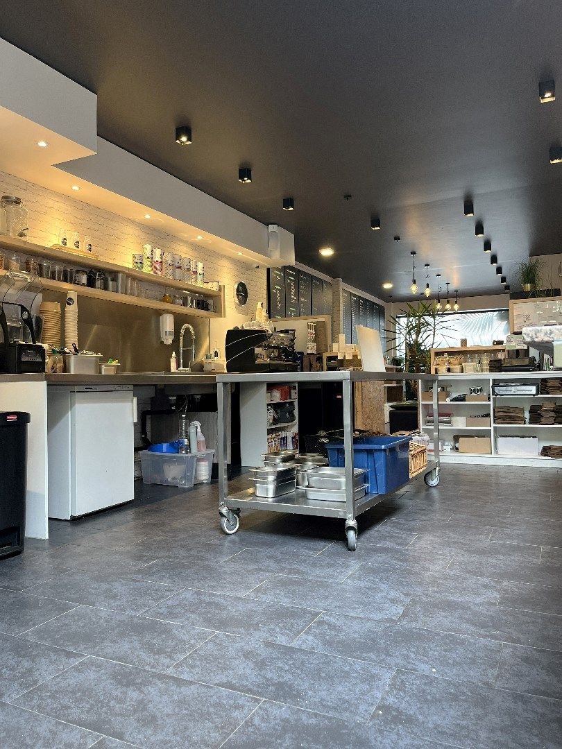 overname druk bezochte (dag)horecazaak Rijselstraat centrum Sint-Michiels  foto 4