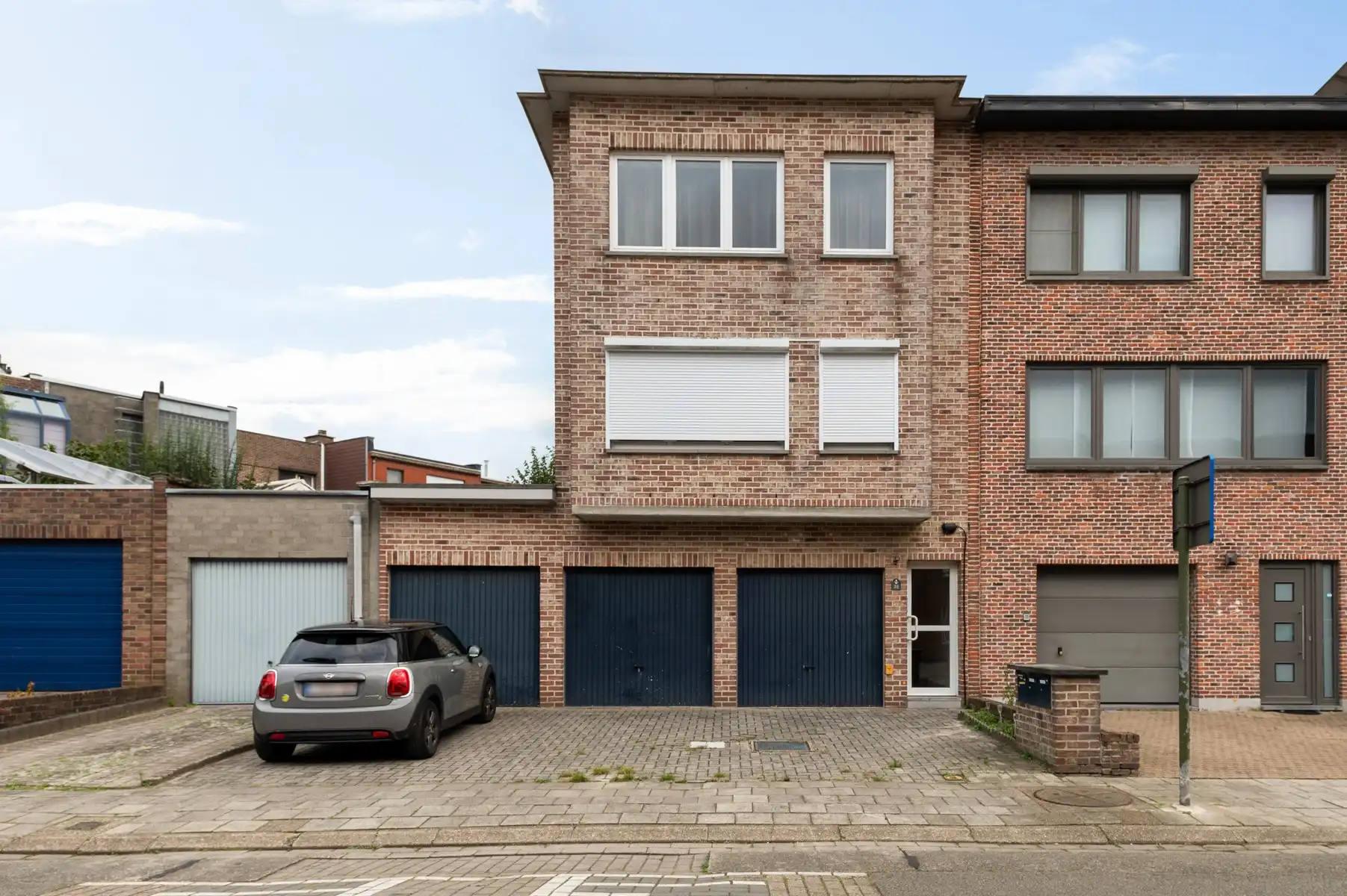 Gelijkvloersappartement met zonnige tuin, garage en staanplaats foto {{pictureIndex}}