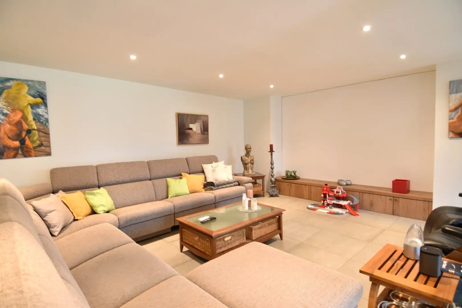 Uitzonderlijk vastgoed te koop op een zeer royaal perceel (2103 m²) in Gullegem foto 8