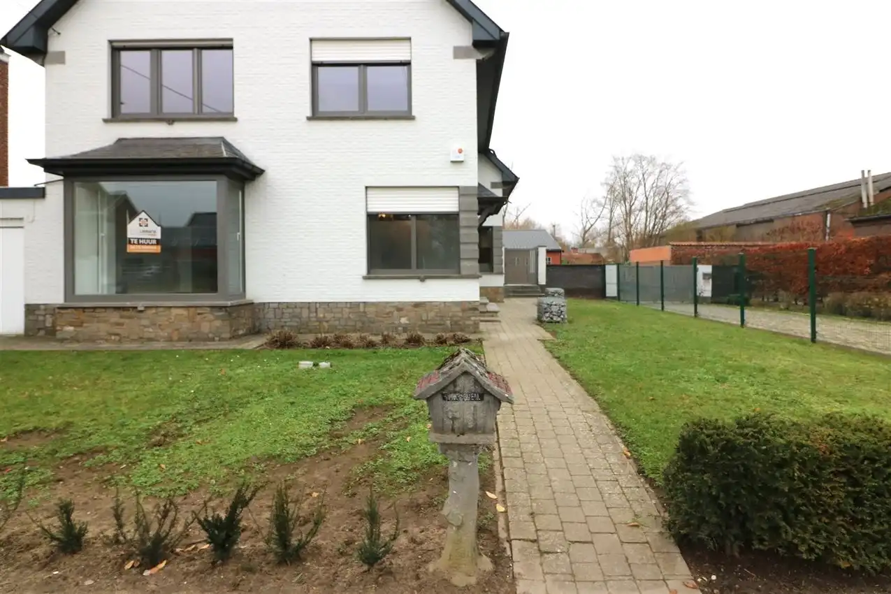 Villawoning, nabij station, 3 slpk., mooie omgeving, instapklaar foto 3