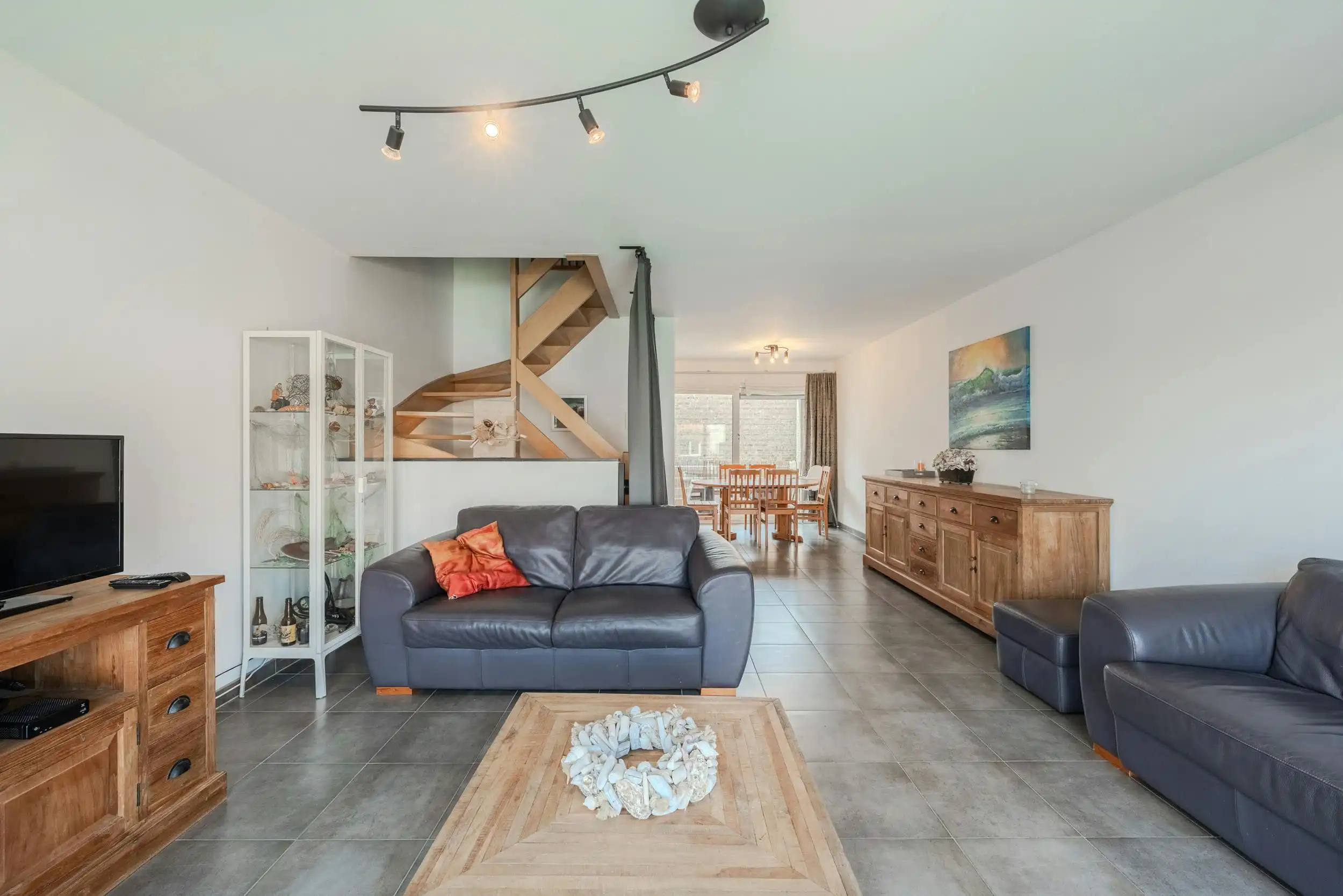 Bel-étage woning met 4 slaapkamers, garage en tuin!  foto 15