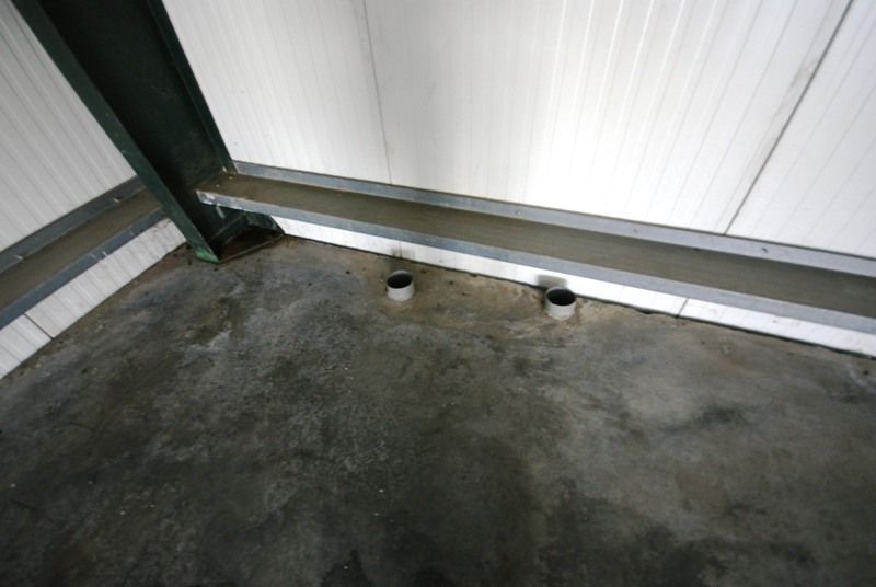 Opslagruimte (210m²) met sectionaalpoort op industriezone te Zedelgem, op 2 km van E403! foto 7