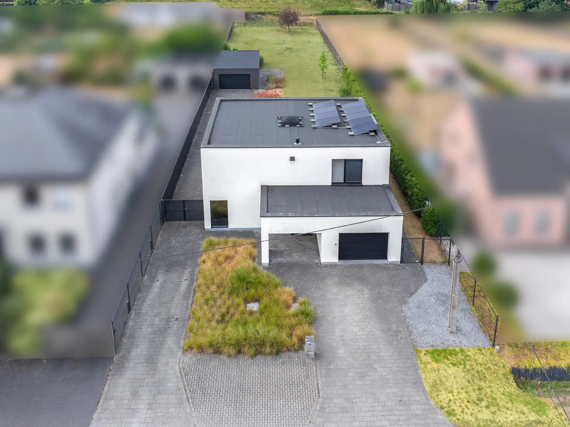 Moderne woning met tuin en bijgebouw in rustige wijk foto 27