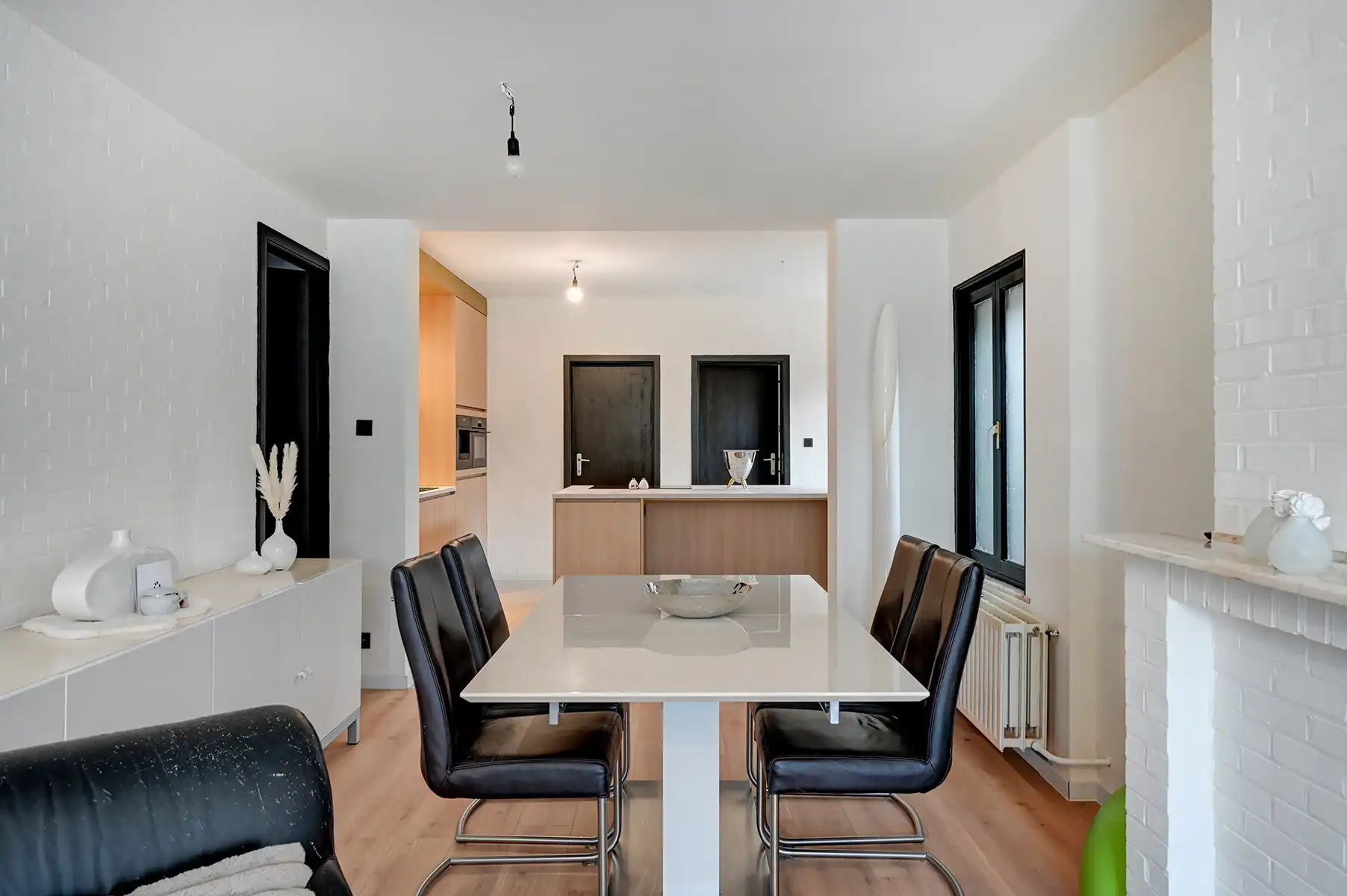 Instapklare, gerenoveerde woning (165 m²) met 2 slaapkamers (mogelijkheid tot 3), veranda en dubbele garage. foto 7