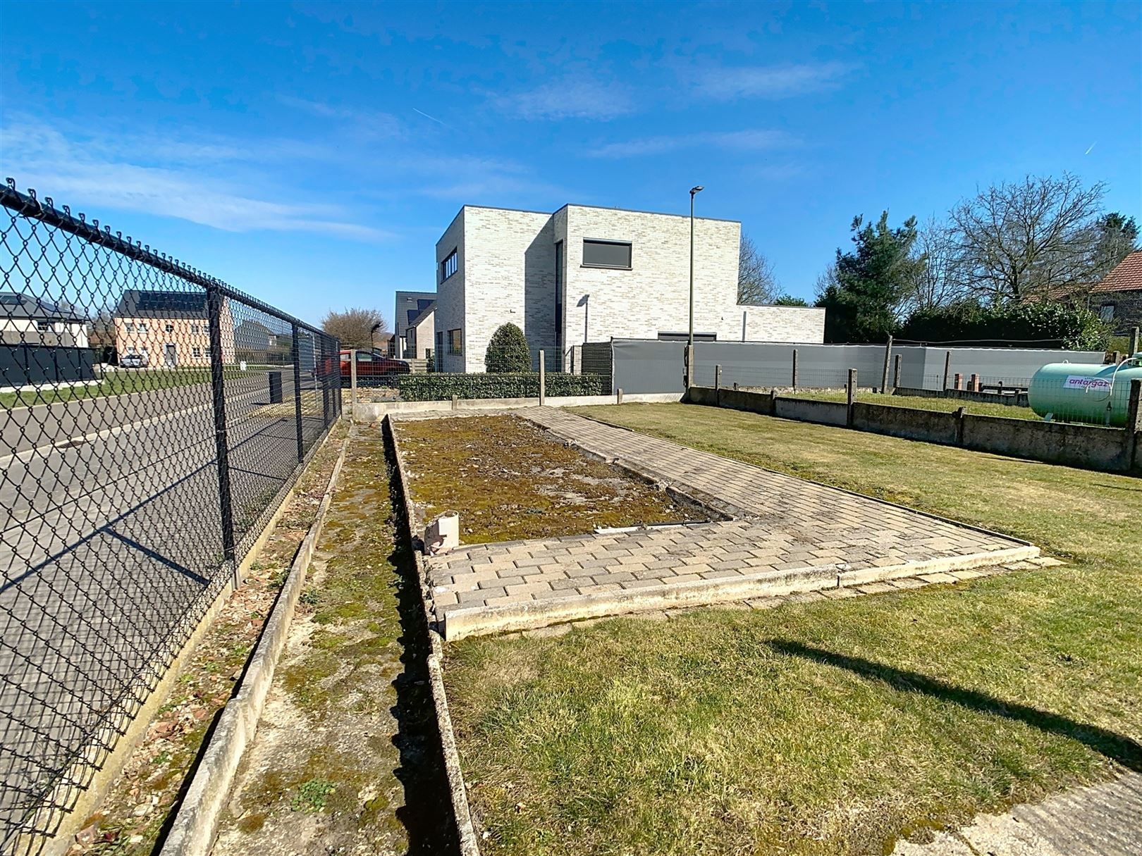 Te renoveren woning, 4 slpks, bijgebouwen, tuin, 9a 71ca  foto 36