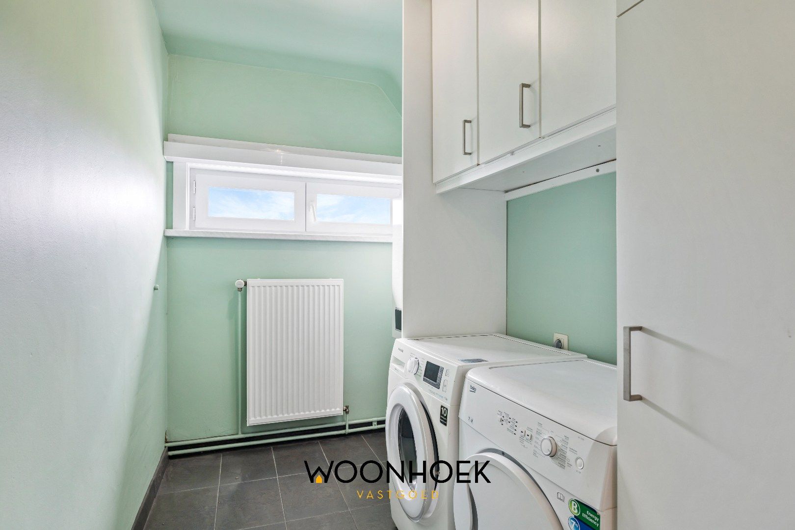 Ruime 4 slaapkamer woning met fraai aangelegde tuin te Lokeren!  foto 13