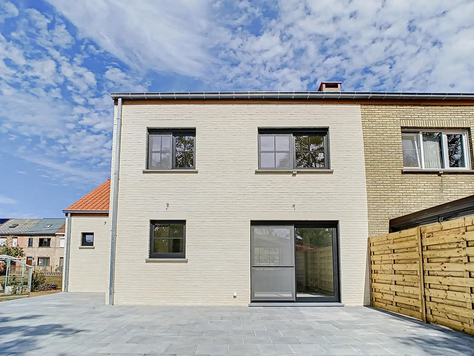 BEZOEKDAG VOLZET! - Gerenoveerde woning met terras en tuin! foto 9